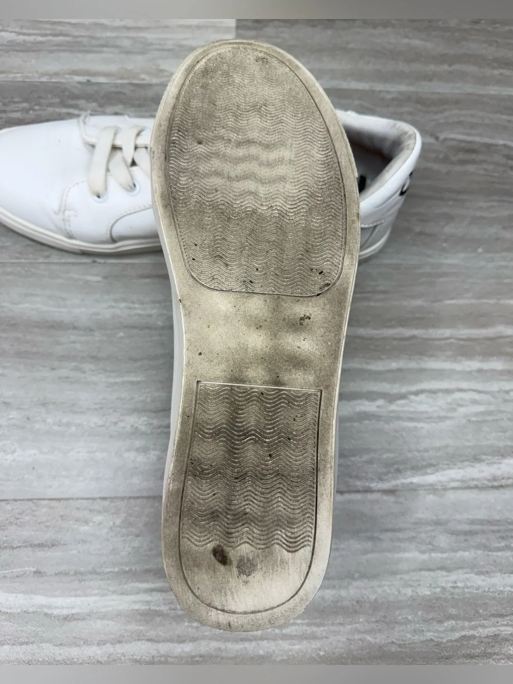 Betsey Johnson Boom White Leather Sneakers Womens Size 9